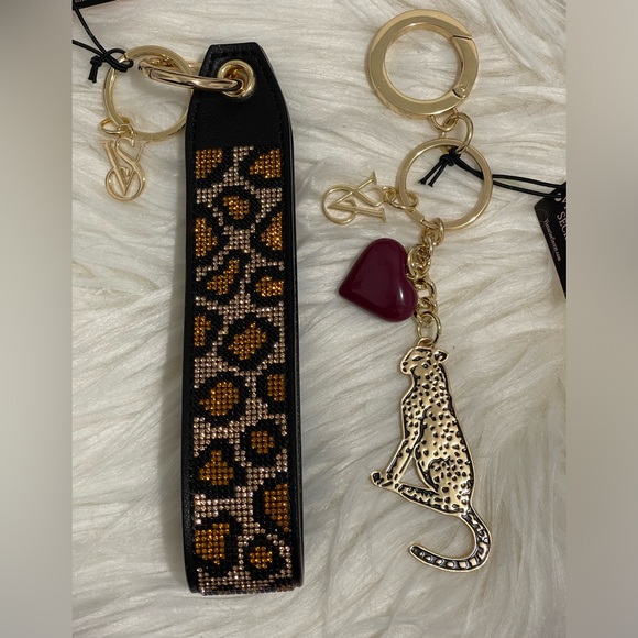 NEW Victoria’s Secret LEOPARD RHINESTONE WRISTLET And KEYCHAIN - Picture 2 of 4